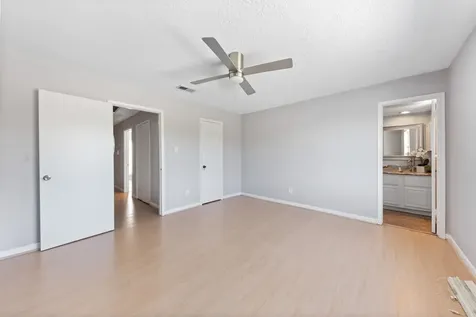 7700 Creekbend Drive 30 Houston TX 77071