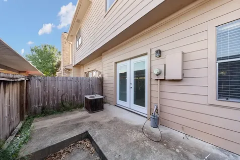 7700 Creekbend Drive 30 Houston TX 77071