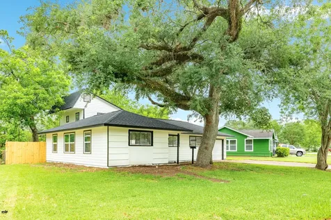 408 Gardenia Street Lake Jackson TX 77566