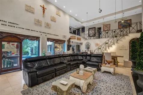 526 Bolton Place Houston TX 77024