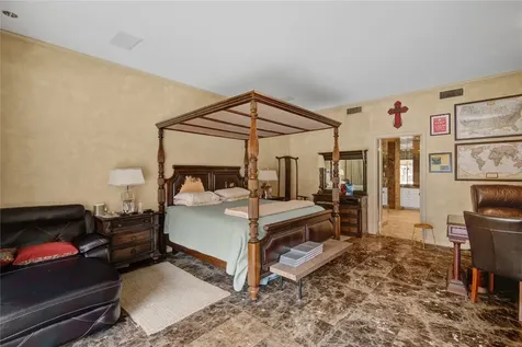 526 Bolton Place Houston TX 77024