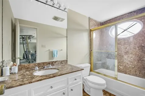 526 Bolton Place Houston TX 77024