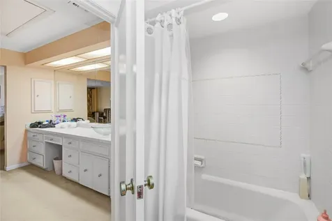 526 Bolton Place Houston TX 77024