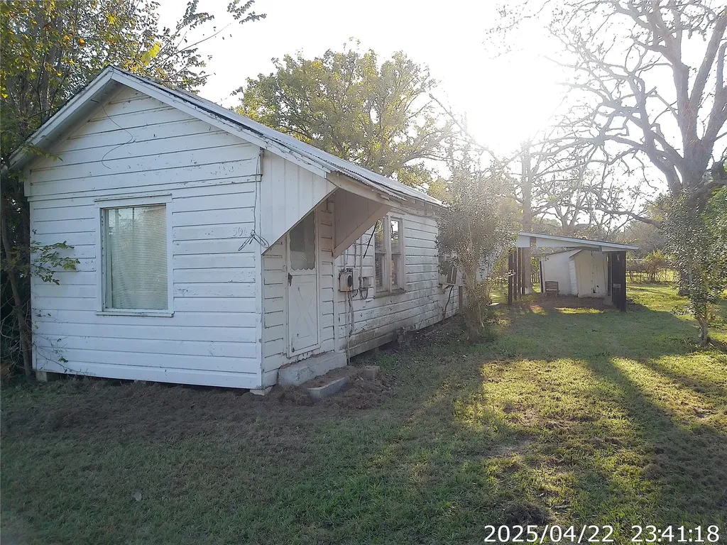 504 Camp Street Alleyton TX 78935