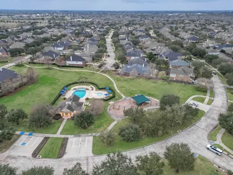 105 Hawke Bay Lane Friendswood TX 77546