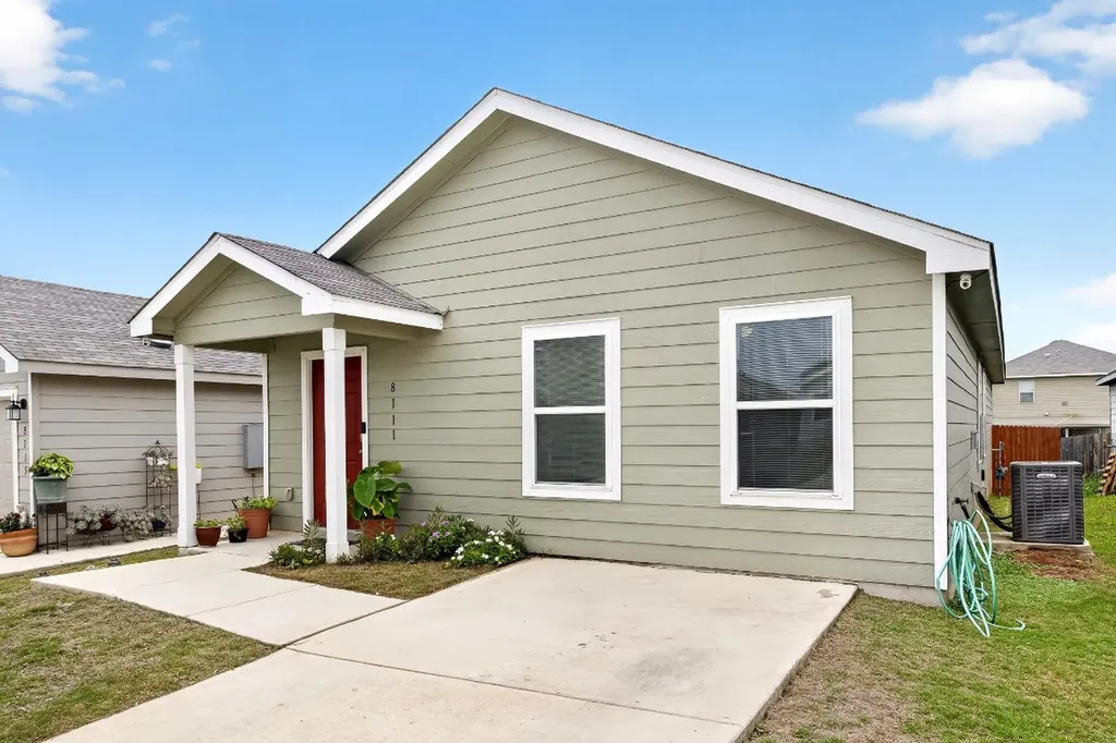 8111 Nube Medina San Antonio TX 78252