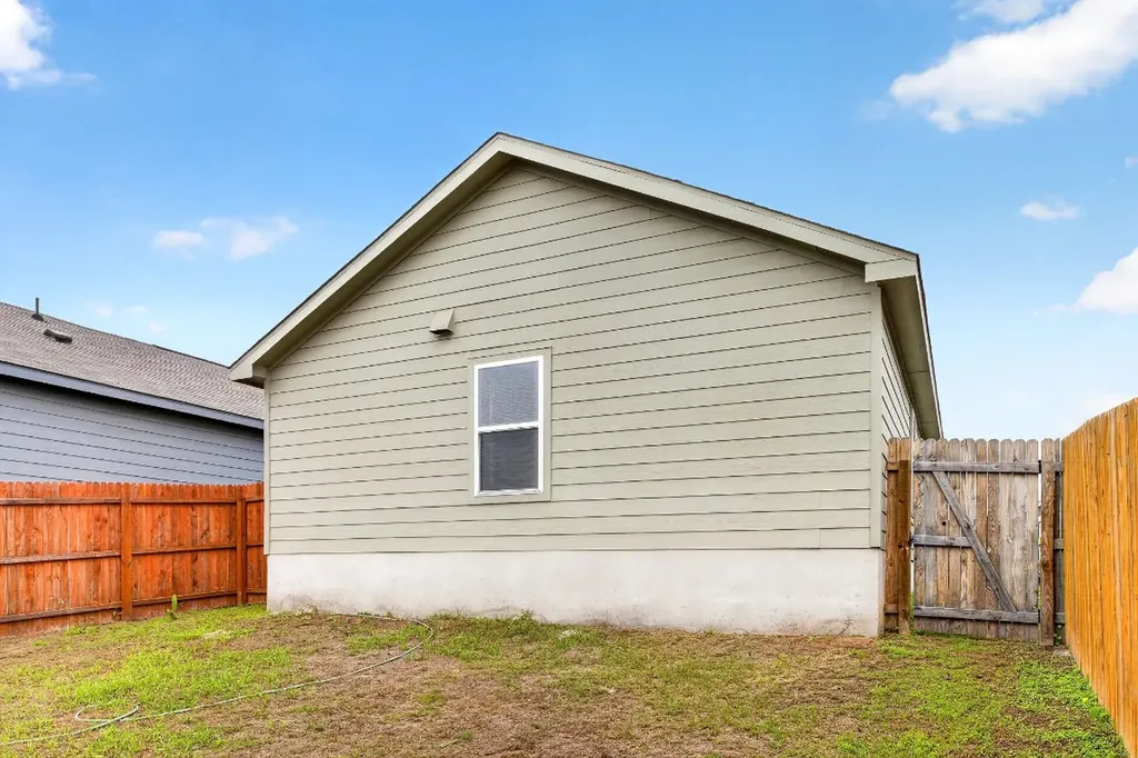 8111 Nube Medina San Antonio TX 78252