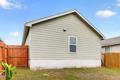 8111 Nube Medina San Antonio TX 78252