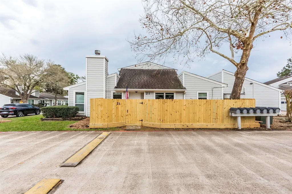 21 Hideaway Drive Friendswood TX 77546