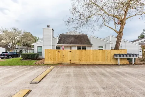 21 Hideaway Drive Friendswood TX 77546