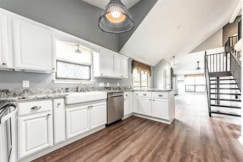 21 Hideaway Drive Friendswood TX 77546
