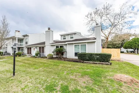21 Hideaway Drive Friendswood TX 77546