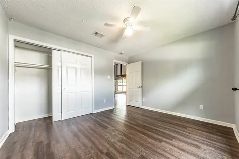 21 Hideaway Drive Friendswood TX 77546