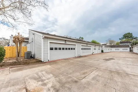 21 Hideaway Drive Friendswood TX 77546