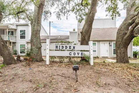 21 Hideaway Drive Friendswood TX 77546