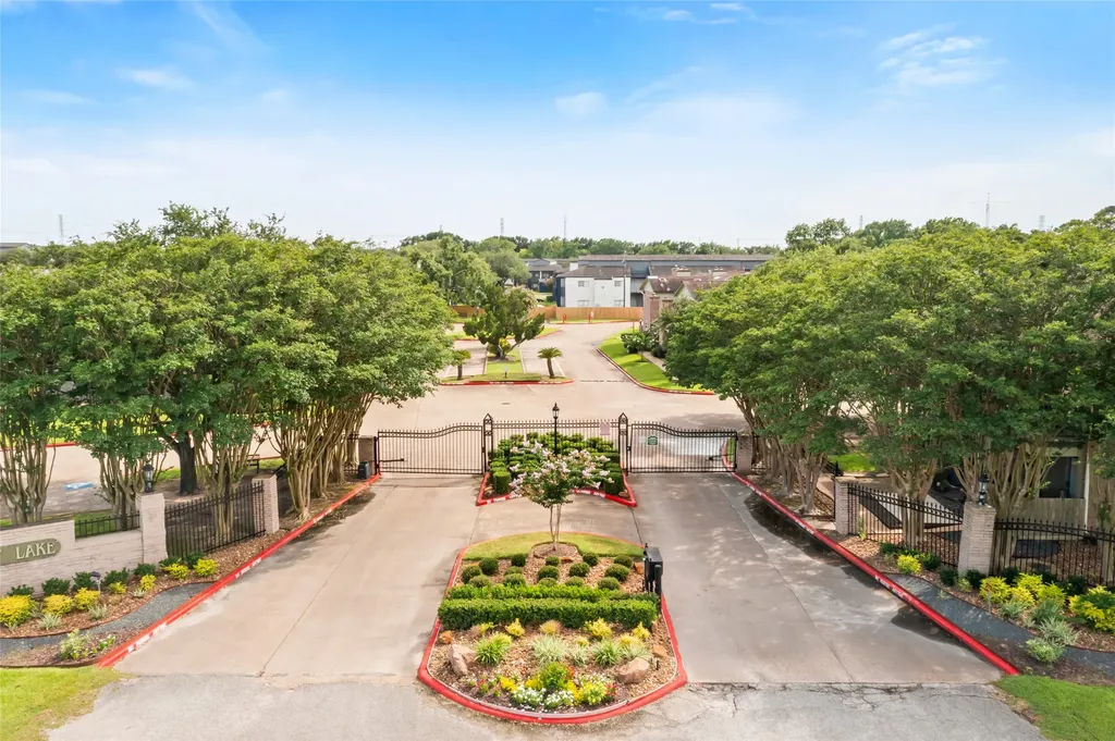 18800 Egret Bay Boulevard 119 Webster TX 77058