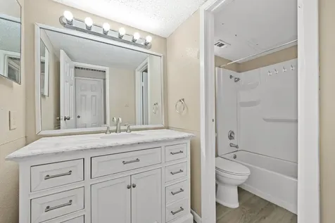 6701 Sands Point Drive 82 Houston TX 77074