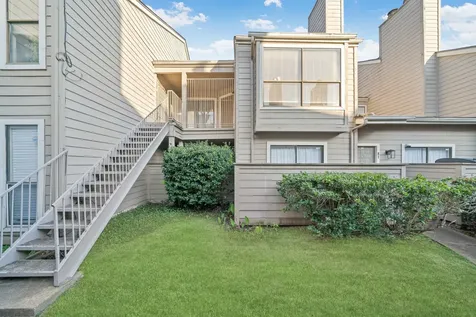 6701 Sands Point Drive 82 Houston TX 77074
