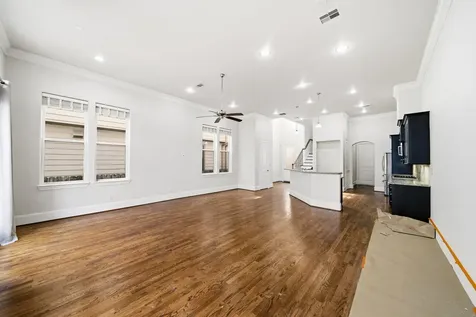 5732 Petty Street Houston TX 77007