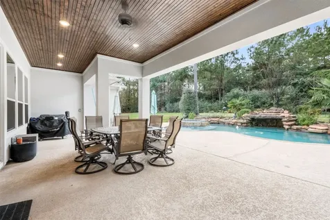 26214 Crown Court Montgomery TX 77316