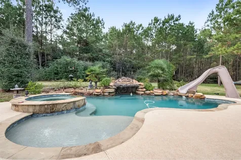 26214 Crown Court Montgomery TX 77316