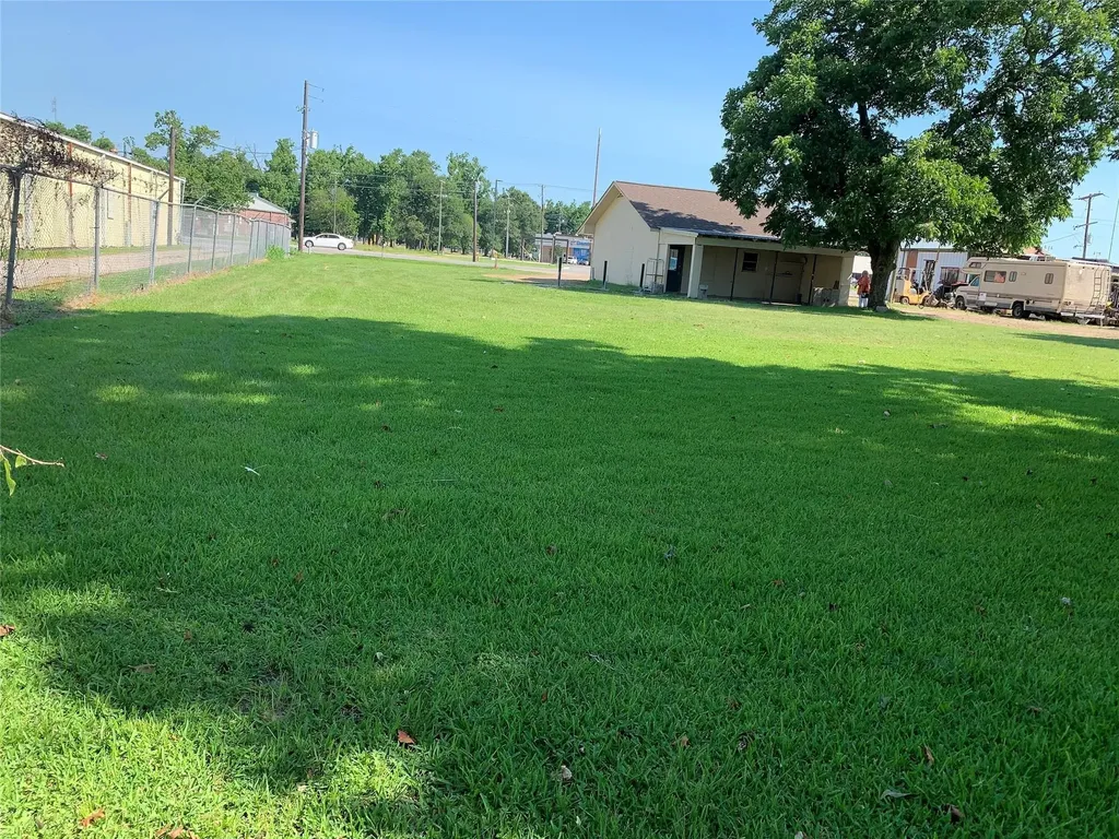 2214 N Main Street Liberty TX 77575
