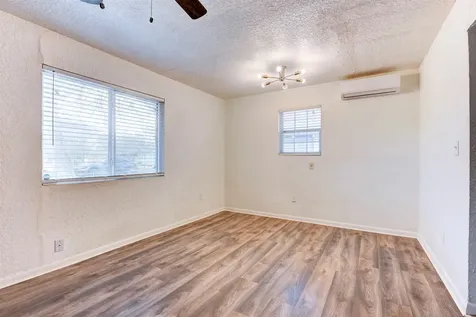 1604 Texas Street Alvin TX 77511