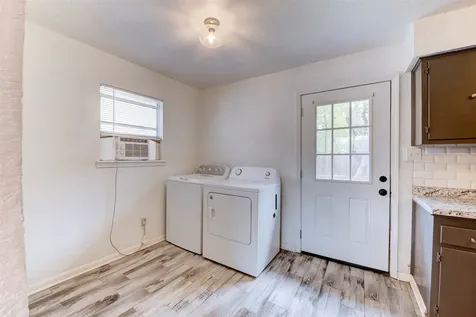 1604 Texas Street Alvin TX 77511