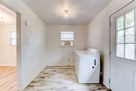 1604 Texas Street Alvin TX 77511