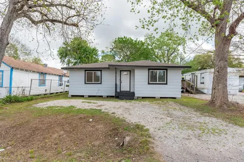 1604 Texas Street Alvin TX 77511