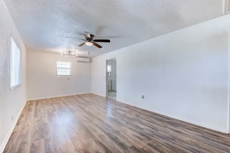 1604 Texas Street Alvin TX 77511