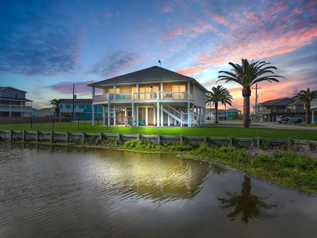 2946 Laguna Drive Crystal Beach TX 77650