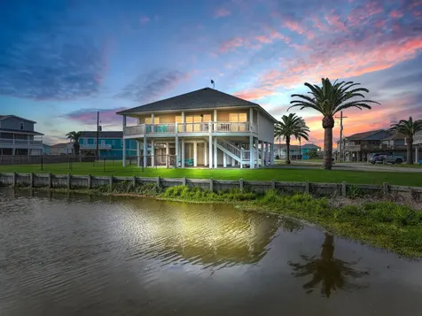 2946 Laguna Drive Crystal Beach TX 77650
