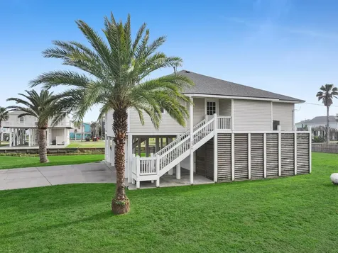 2946 Laguna Drive Crystal Beach TX 77650