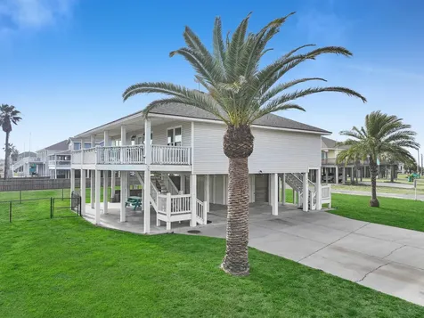 2946 Laguna Drive Crystal Beach TX 77650