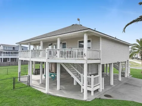 2946 Laguna Drive Crystal Beach TX 77650