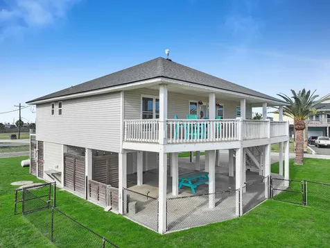 2946 Laguna Drive Crystal Beach TX 77650