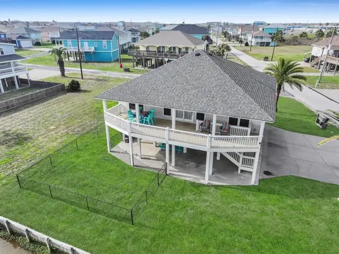 2946 Laguna Drive Crystal Beach TX 77650