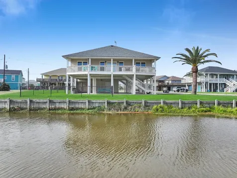 2946 Laguna Drive Crystal Beach TX 77650