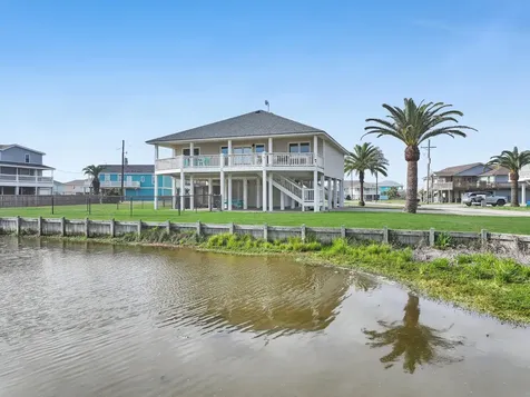 2946 Laguna Drive Crystal Beach TX 77650