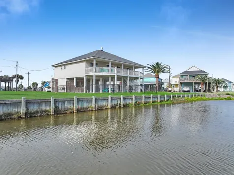 2946 Laguna Drive Crystal Beach TX 77650