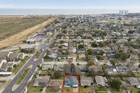 105 Pompano Avenue Galveston TX 77550