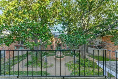 2824 Briarhurst Drive 24 Houston TX 77057