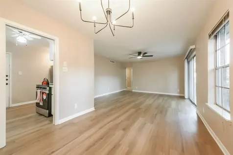 2824 Briarhurst Drive 24 Houston TX 77057