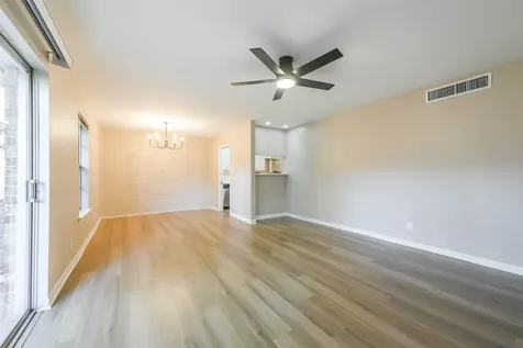 2824 Briarhurst Drive 24 Houston TX 77057