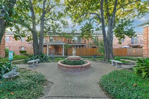 2824 Briarhurst Drive 24 Houston TX 77057