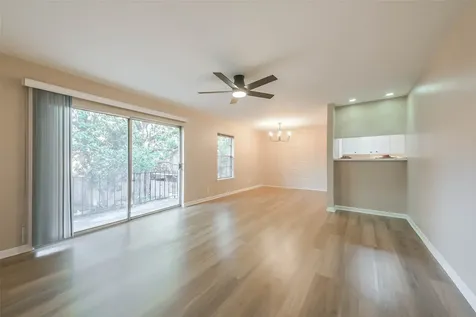 2824 Briarhurst Drive 24 Houston TX 77057