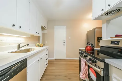 2824 Briarhurst Drive 24 Houston TX 77057