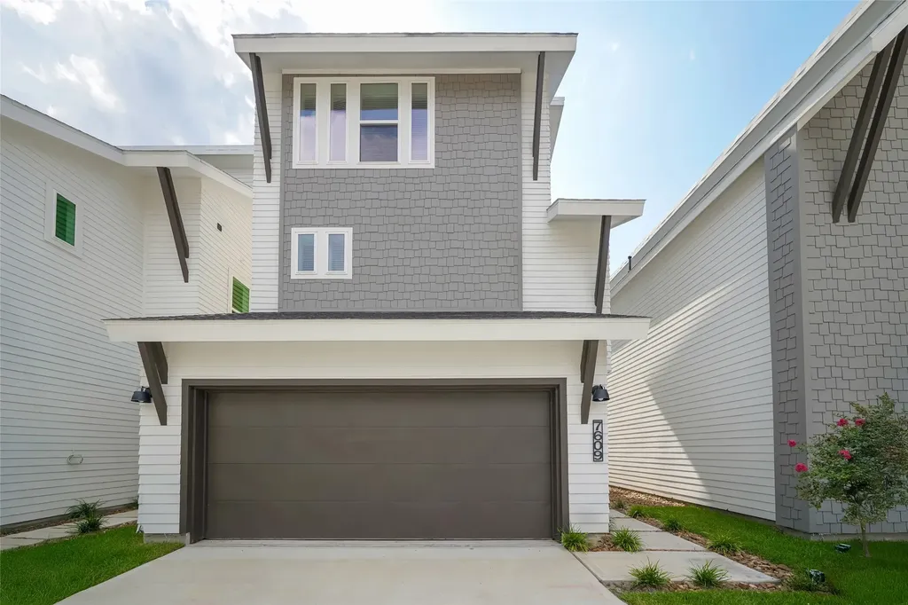 7609 Victory Reserve Street Houston TX 77088