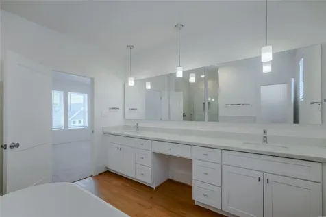 7609 Victory Reserve Street Houston TX 77088